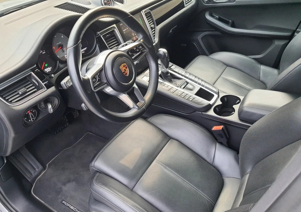 Porsche Macan cena 175000 przebieg: 99000, rok produkcji 2016 z Poznań małe 301
